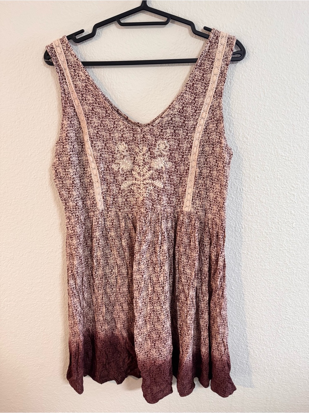 Angie Size: S/ Boho Embroidered V-Neck Sleeveless Dress in Dusty Rose